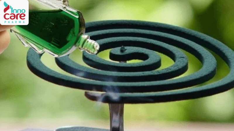 Kết hợp dầu gió với nhang muỗi hoặc máy khuếch tán 1 Kết hợp dầu gió với nhang muỗi hoặc máy khuếch tán 1