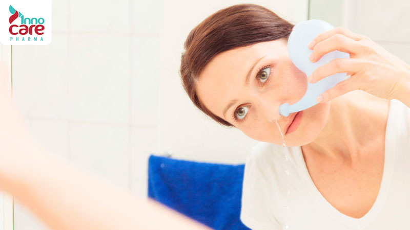 Vệ sinh mũi bằng nước muối sinh lý 1 Vệ sinh mũi bằng nước muối sinh lý 1