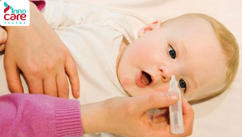 3. Chuẩn bị tư thế cho trẻ 1 Cách vệ sinh mũi cho trẻ sơ sinh an toàn và sạch hiệu quả
