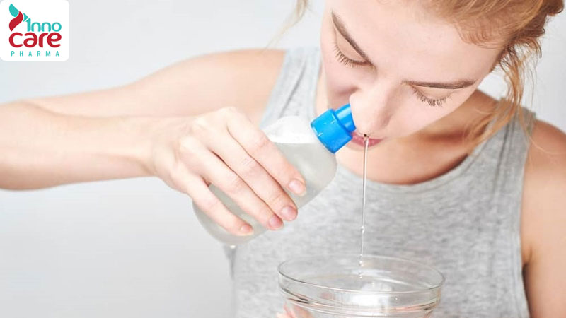Hướng dẫn chi tiết cách rửa mũi bằng nước muối sinh lý