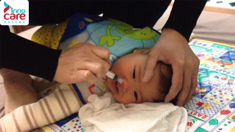 Cách rửa mũi cho trẻ nhỏ bằng xi lanh 1 Hướng dẫn cách rửa mũi bằng xi lanh cho trẻ nhỏ và người lớn