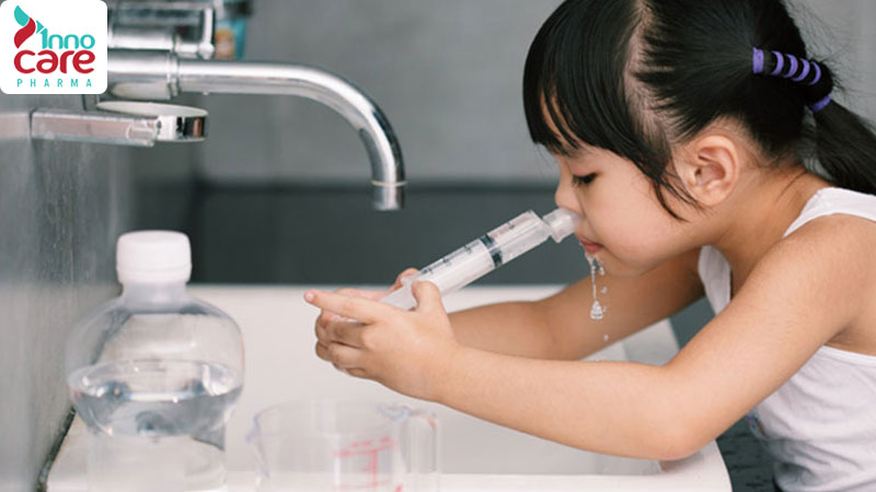 Có nên rửa mũi bằng xi lanh không? 1 Hướng dẫn cách rửa mũi bằng xi lanh cho trẻ nhỏ và người lớn