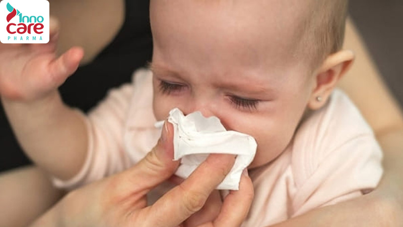 Hướng dẫn chi tiết cách rửa mũi cho trẻ bằng nước muối sinh lý