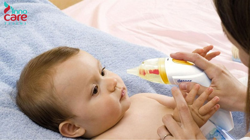 Bước 2: Chuẩn bị bé 1 Gợi ý các mẹ chọn mua 7 máy hút rửa mũi cho bé tốt và an toàn