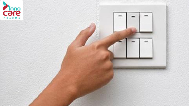 1. Tắt điện trong nhà 1 Cách đuổi và diệt kiến cánh bay vào nhà hiệu quả nhất